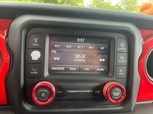 Used 2018 Jeep Wrangler Unlimited Sport S AWD/4WD image 13