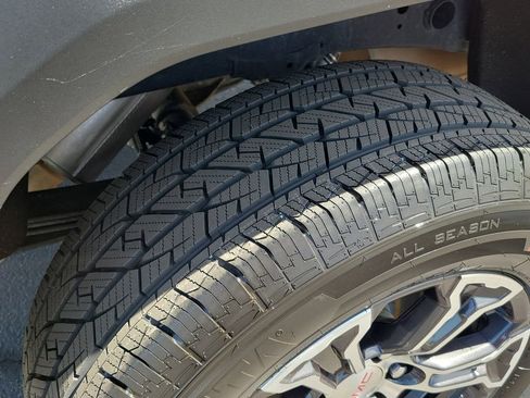 Used 2024 GMC Canyon AT4 w/ AT4 Premium Package AWD/4WD image 32