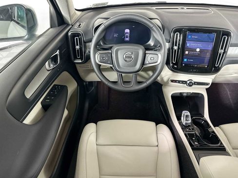 Used 2025 Volvo XC40 B5 Ultra w/ Protection Package image 20