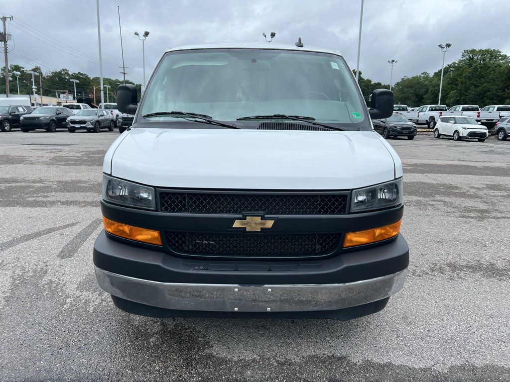 Used 2025 Chevrolet Express 2500 w/ Driver Convenience Package RWD image 3