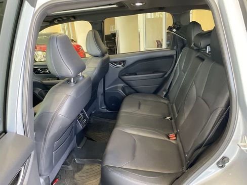 Used 2025 Subaru Forester Limited w/ Popular Package #2 AWD/4WD image 16
