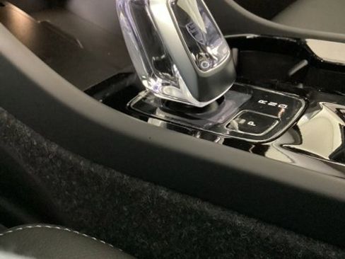 New 2025 Volvo XC40 B5 Ultra w/ Climate Package image 28