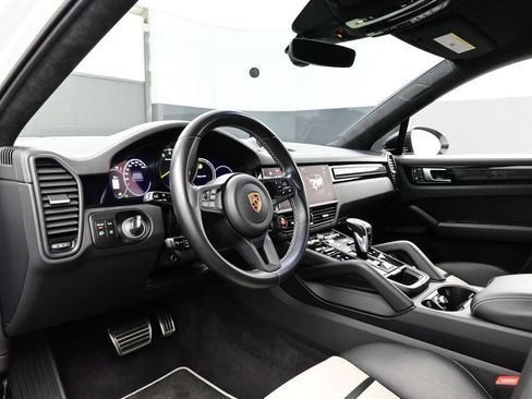 Certified 2023 Porsche Cayenne Turbo GT AWD/4WD image 4