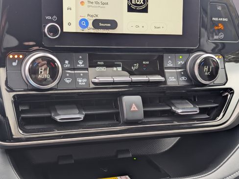 Used 2023 Toyota Highlander XLE image 21