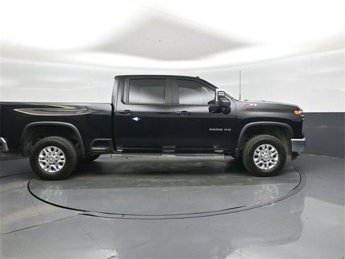 Used 2024 Chevrolet Silverado 2500 LT image 2
