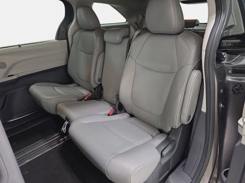 Certified 2024 Toyota Sienna XLE FWD image 11