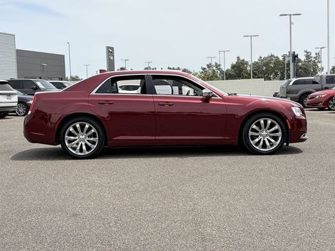 Used 2019 Chrysler 300 Touring w/ Chrome Appearance Package RWD image 5