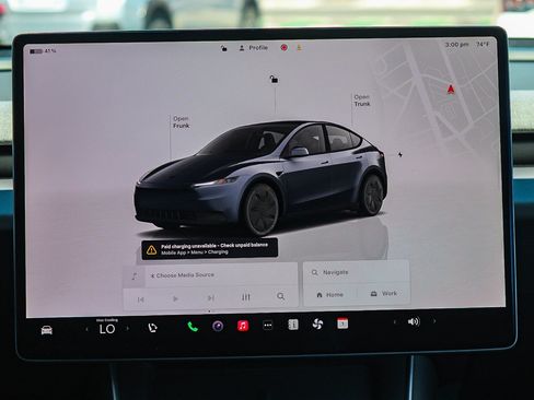 Used 2026 Tesla Model Y 2WD image 15
