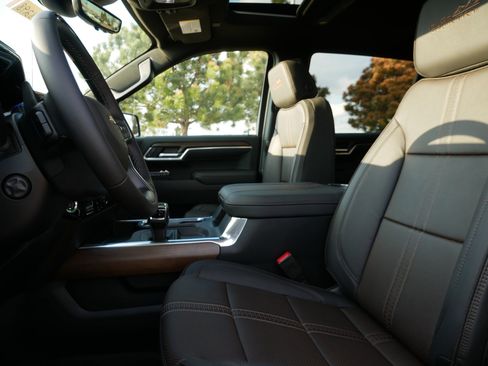 New 2026 Chevrolet Silverado 1500 High Country AWD/4WD image 4