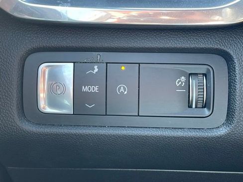 Used 2024 GMC Acadia Denali image 14