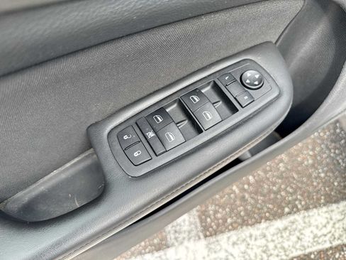 Used 2016 Chrysler 200 LX FWD image 15