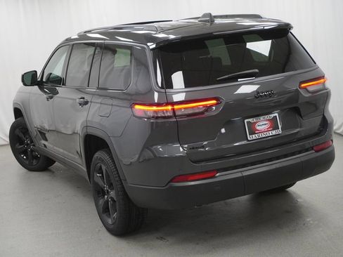 New 2026 Jeep Grand Cherokee L Limited w/ Limited Altitude Package AWD/4WD image 11