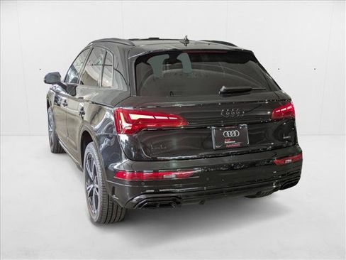 Certified 2025 Audi Q5 2.0T Premium Plus image 8