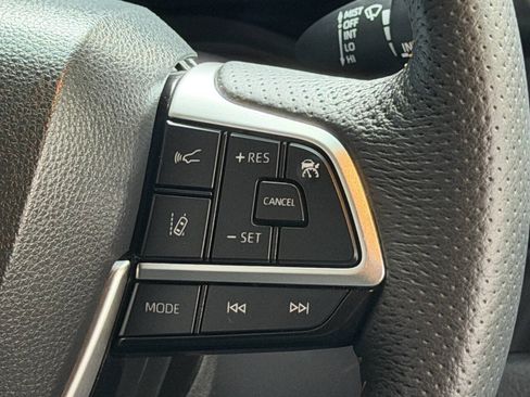 Used 2025 Toyota Sienna XLE Woodland Edition AWD/4WD image 31