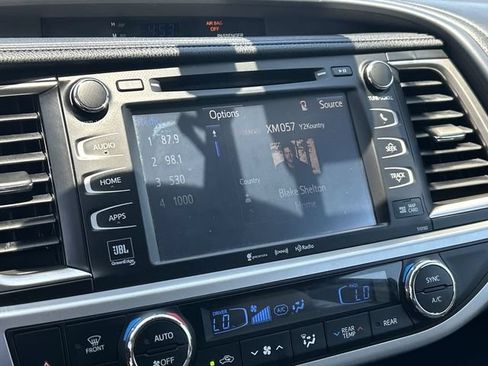 Used 2016 Toyota Highlander Limited Platinum FWD image 25