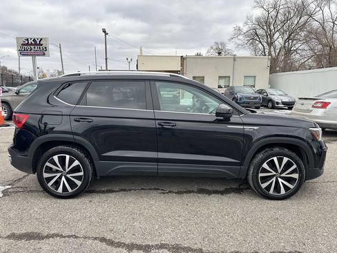 Used 2022 Volkswagen Taos SE image 8