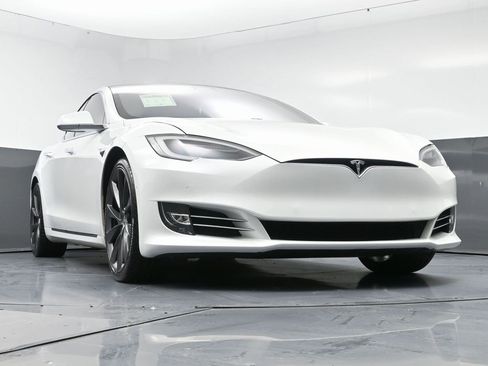 Used 2020 Tesla Model S Long Range Plus image 55