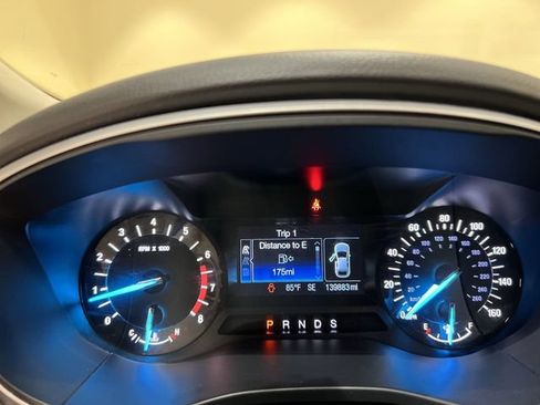 Used 2016 Ford Fusion SE FWD image 11