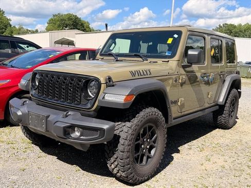 Used 2025 Jeep Wrangler Unlimited Sport AWD/4WD image 2