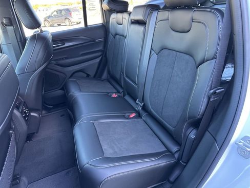 New 2025 Jeep Grand Cherokee Altitude AWD/4WD image 43