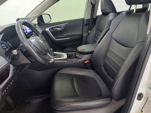 Used 2023 Toyota RAV4 Limited image 14