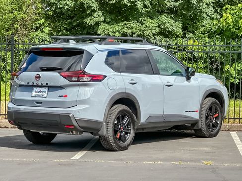 Used 2025 Nissan Rogue SV AWD/4WD image 3