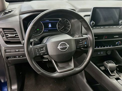 Used 2025 Nissan Rogue SV AWD/4WD image 18