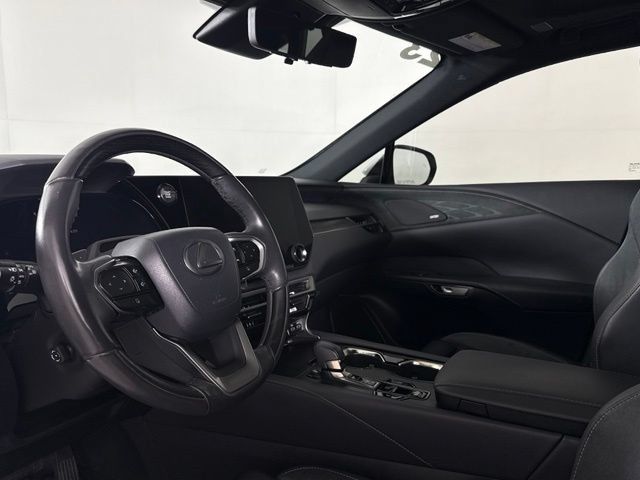 Used 2023 Lexus RX 350 FWD w/ Accessory Package image 4