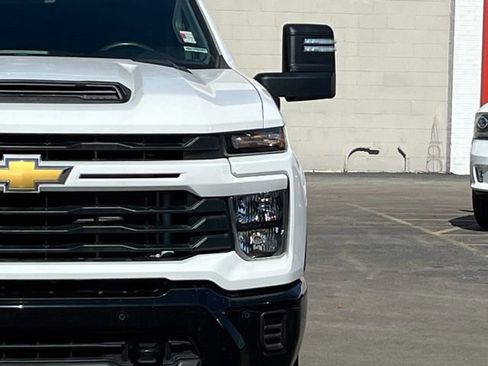Used 2025 Chevrolet Silverado 2500 Custom w/ Custom Convenience Package image 16