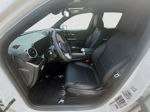 Used 2024 Mercedes-Benz GLC 300 4MATIC image 15