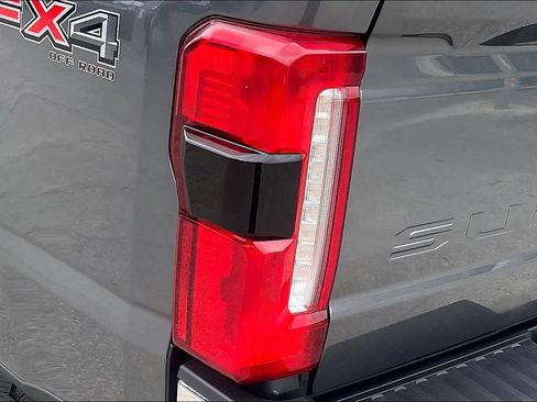 Used 2025 Ford F250 Lariat w/ Chrome Package image 27