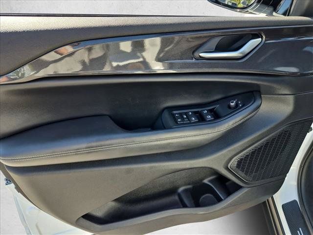Used 2023 Jeep Grand Cherokee Altitude AWD/4WD image 12
