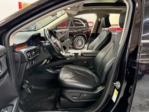 Used 2023 Lincoln Nautilus AWD w/ Premium Package image 11