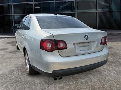 Used 2010 Volkswagen Jetta Limited Edition FWD image 3