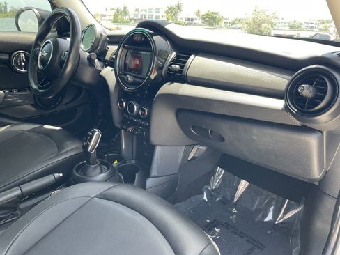 Used 2020 MINI Cooper 4-Door Hardtop w/ Storage Package FWD image 8