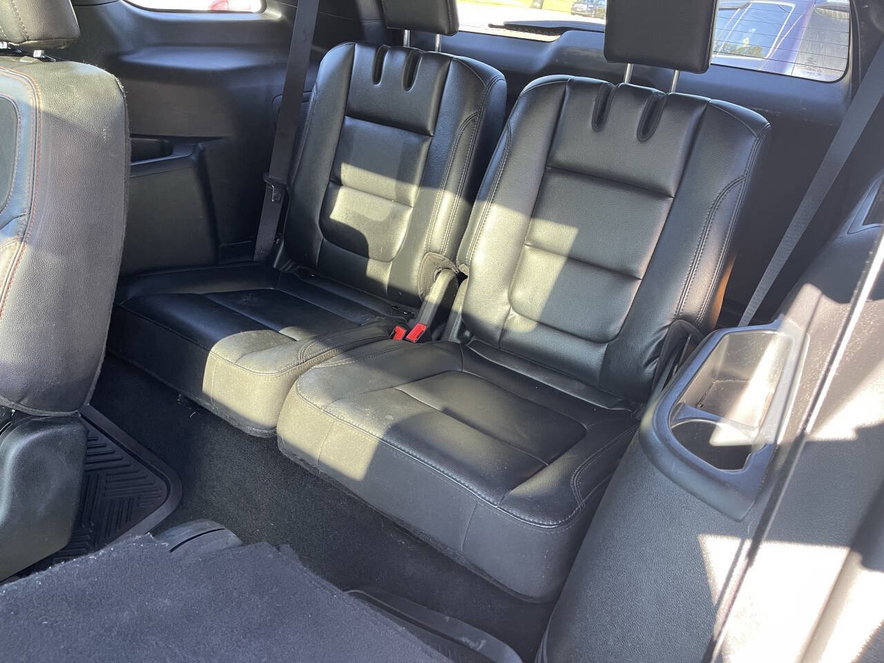 Used 2019 Ford Explorer XLT w/ Equipment Group 202A AWD/4WD image 13