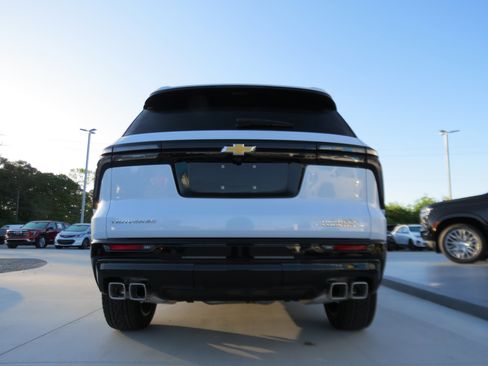 New 2026 Chevrolet Traverse High Country FWD image 4