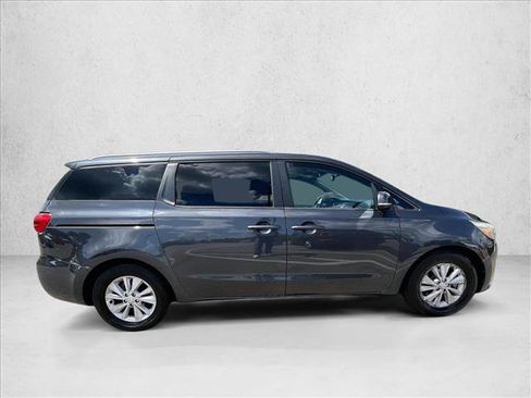 Used 2017 Kia Sedona LX w/ LX Essentials Premium Package FWD image 5