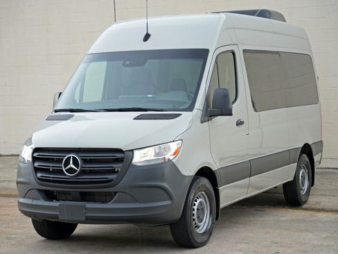 Used 2022 Mercedes-Benz Sprinter 2500 image 41