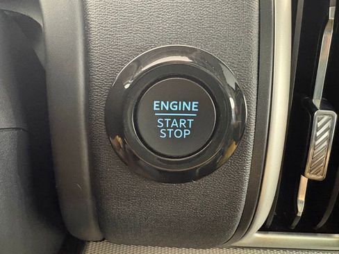 Used 2025 Ford Expedition Active image 28