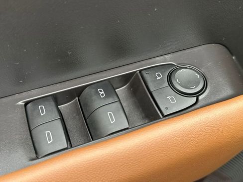 Used 2024 GMC Canyon AT4 image 23