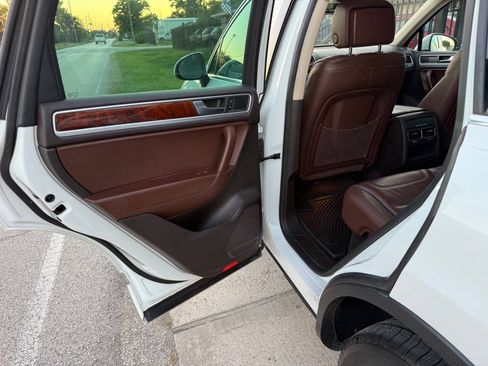 Used 2013 Volkswagen Touareg TDI AWD/4WD image 16