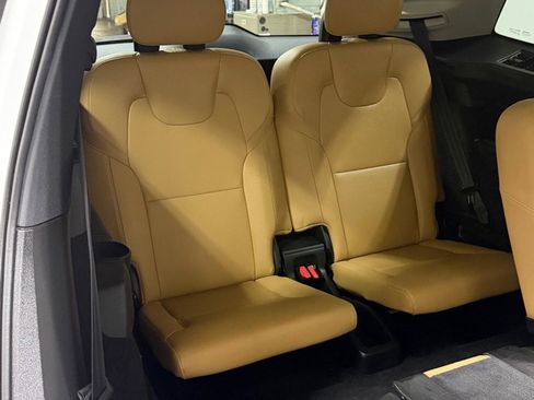 Used 2016 Volvo XC90 T6 Momentum image 12
