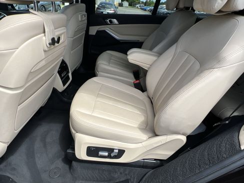 Used 2022 BMW X7 xDrive40i w/ Premium Package AWD/4WD image 22