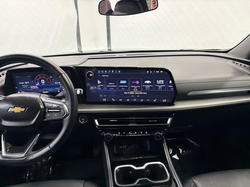 Used 2025 Chevrolet Traverse LT w/ Driver Confidence Package FWD image 29