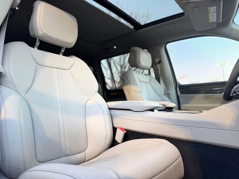 Used 2022 Jeep Wagoneer Series III w/ Premium Group I image 25