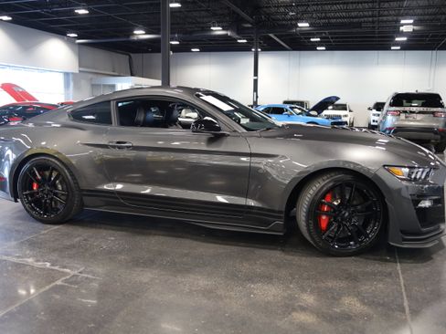Used 2020 Ford Mustang Shelby GT500 w/ Technology Package RWD image 8