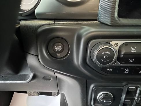 Used 2021 Jeep Wrangler Unlimited Sahara w/ Uconnect 4C Nav & Sound Group AWD/4WD image 14
