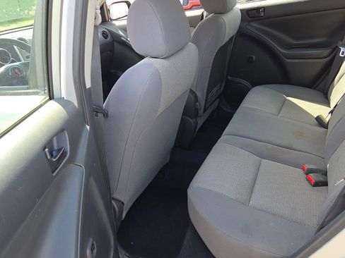 Used 2008 Pontiac Vibe w/ Preferred Package FWD image 5