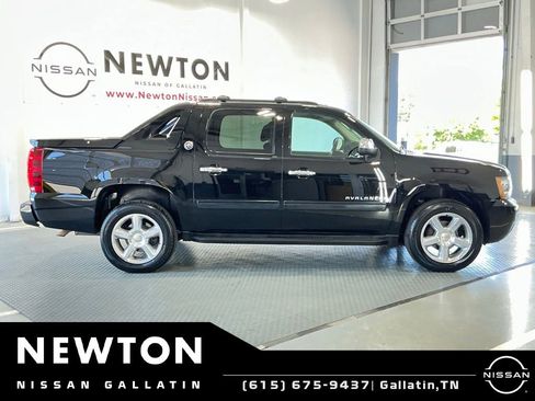 Used 2013 Chevrolet Avalanche LS w/ All-Star Edition RWD image 4